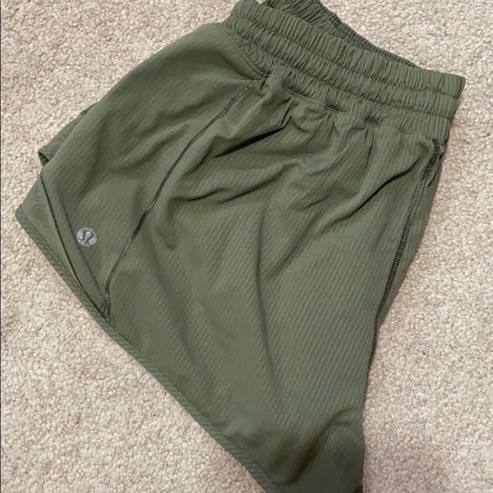 Lululemon Hotty Hot Shorts Size 8 Olive Green 2.5”